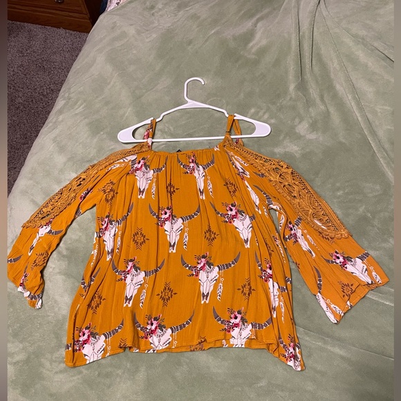 Women’s Size Medium Angie Cold Shoulder top - Picture 2 of 4